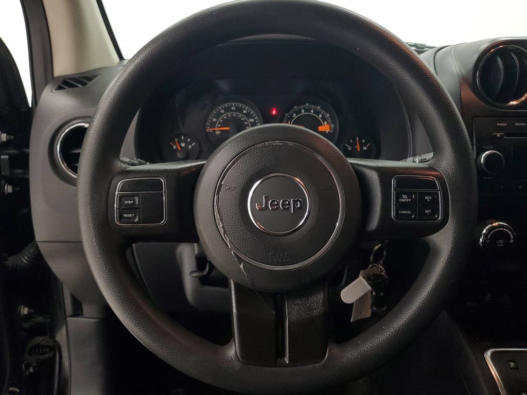Used 2014 Jeep Compass Sport FWD image 13