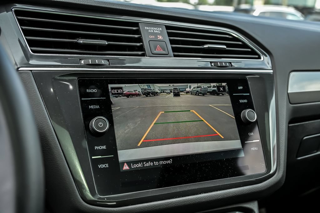 Used 2022 Volkswagen Tiguan SE AWD/4WD image 24