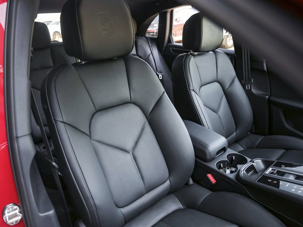 Certified 2026 Porsche Macan Turbo AWD/4WD image 40