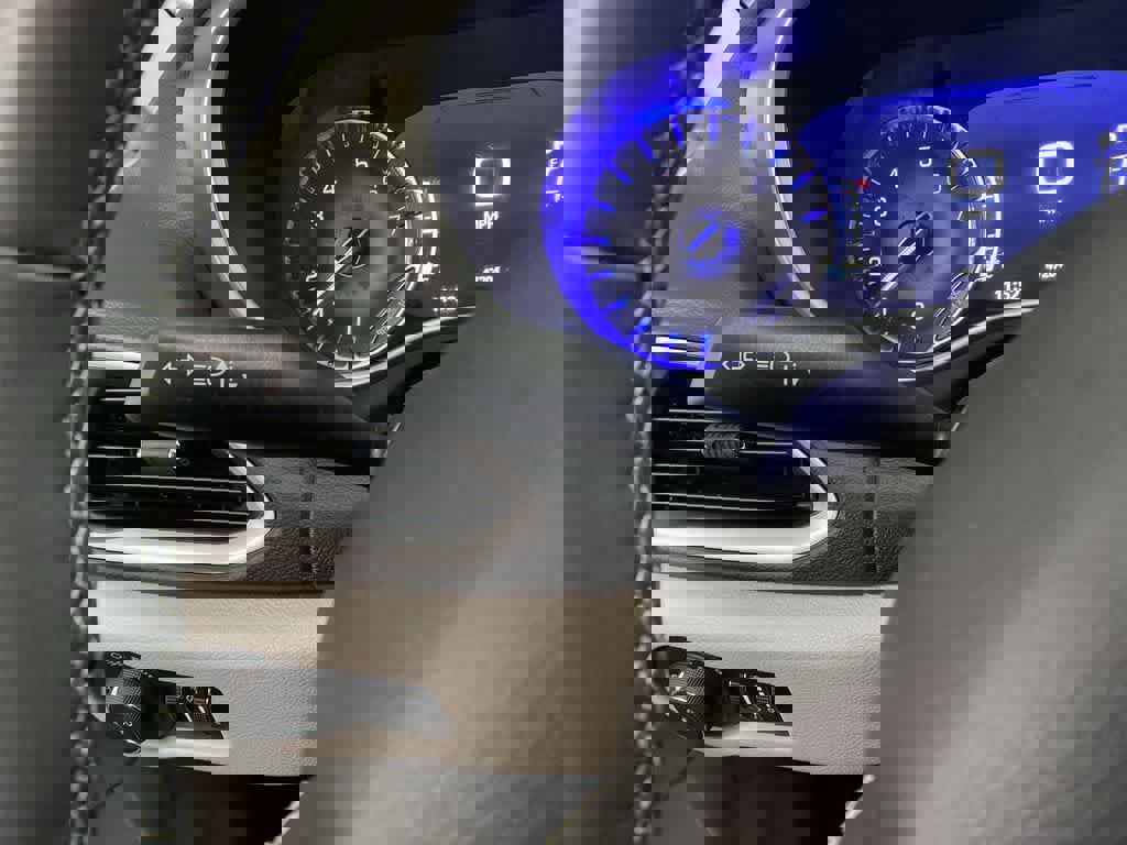 Used 2024 Chrysler Pacifica Touring-L image 23