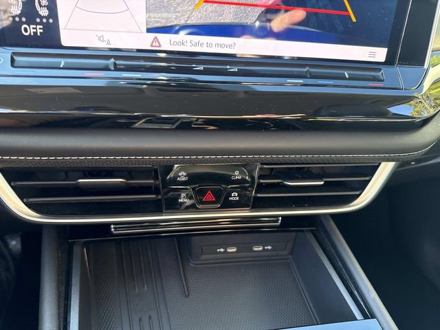 Used 2025 Volkswagen Atlas SE image 42