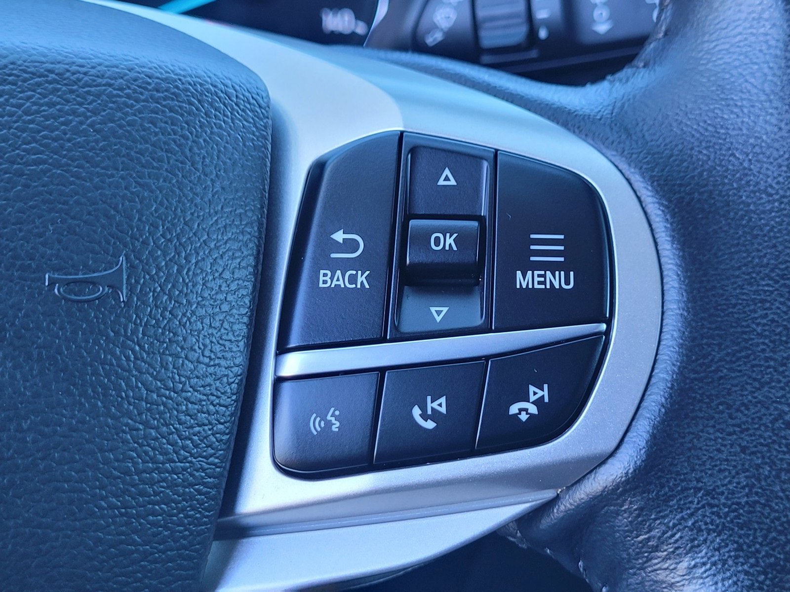 Used 2022 Ford Explorer XLT w/ Equipment Group 202A image 26