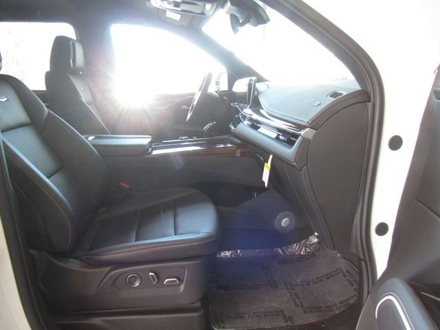 Used 2024 Cadillac Escalade ESV Luxury AWD/4WD image 19
