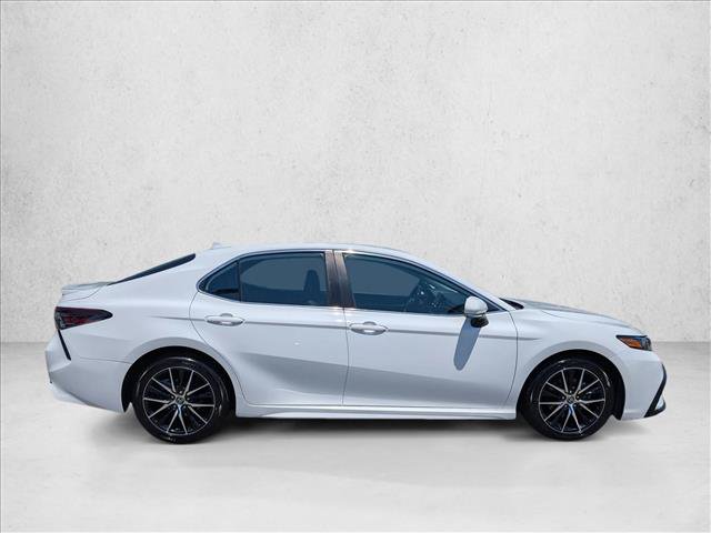 Used 2023 Toyota Camry SE FWD image 4