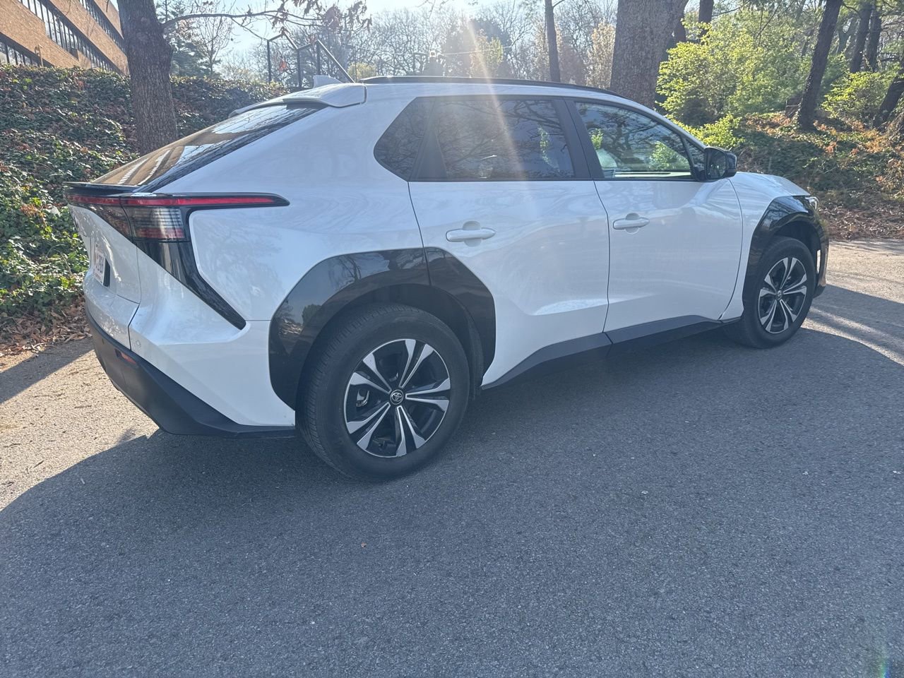 Used 2024 Toyota bZ4X XLE w/ Weather Package image 5