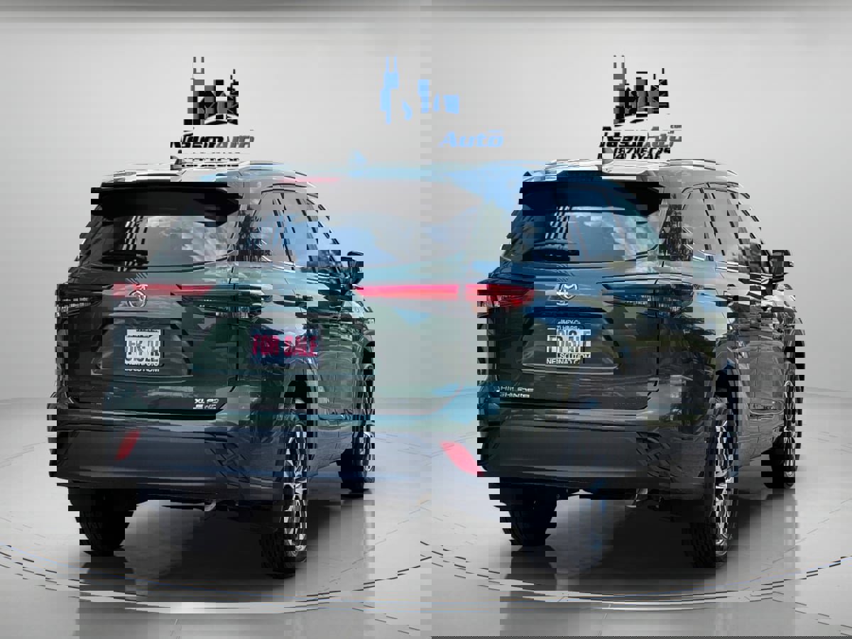 Used 2023 Toyota Highlander XLE image 4