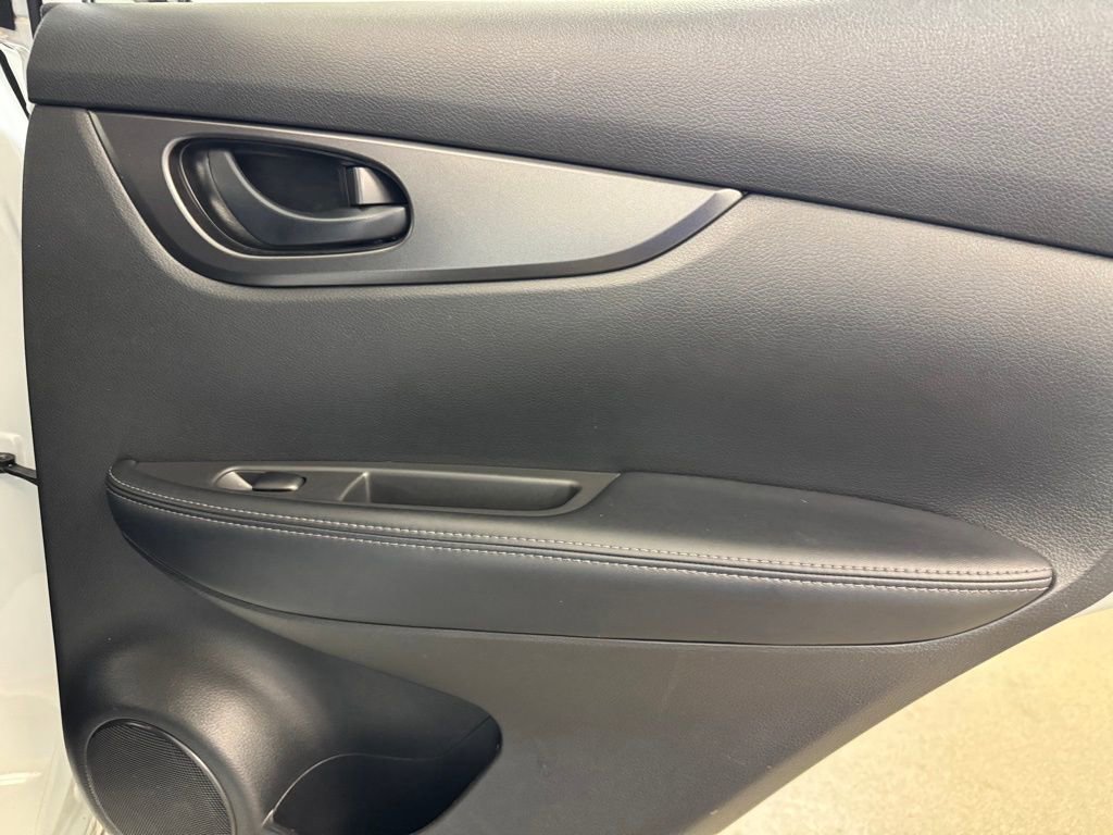 Used 2016 Nissan Rogue S w/ Appearance Package image 24