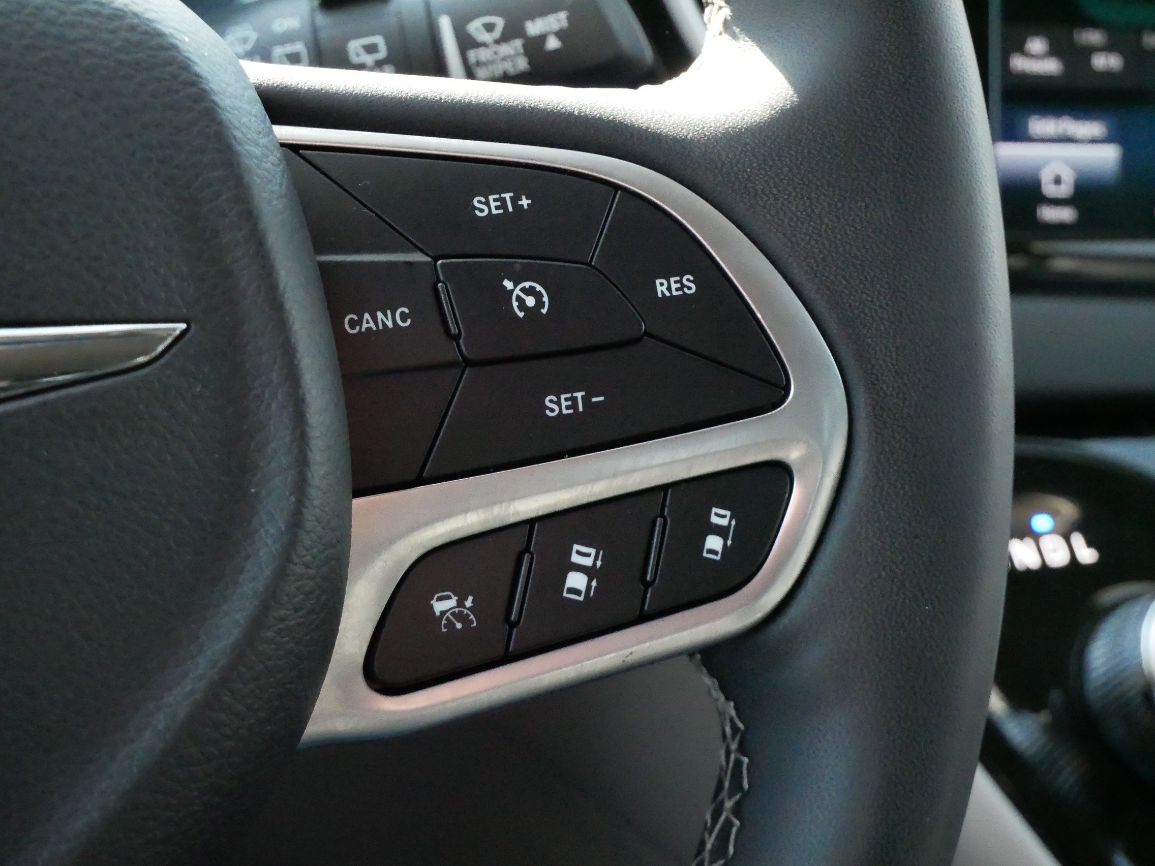 Used 2024 Chrysler Pacifica Touring-L image 25