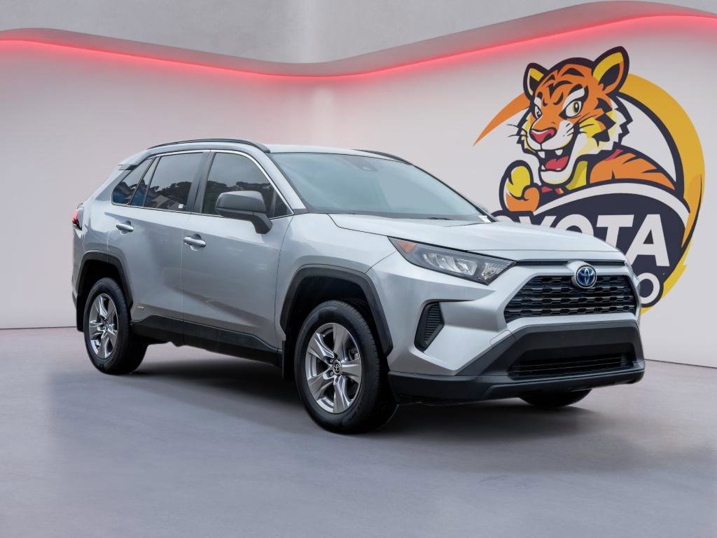 Used 2022 Toyota RAV4 LE image 3