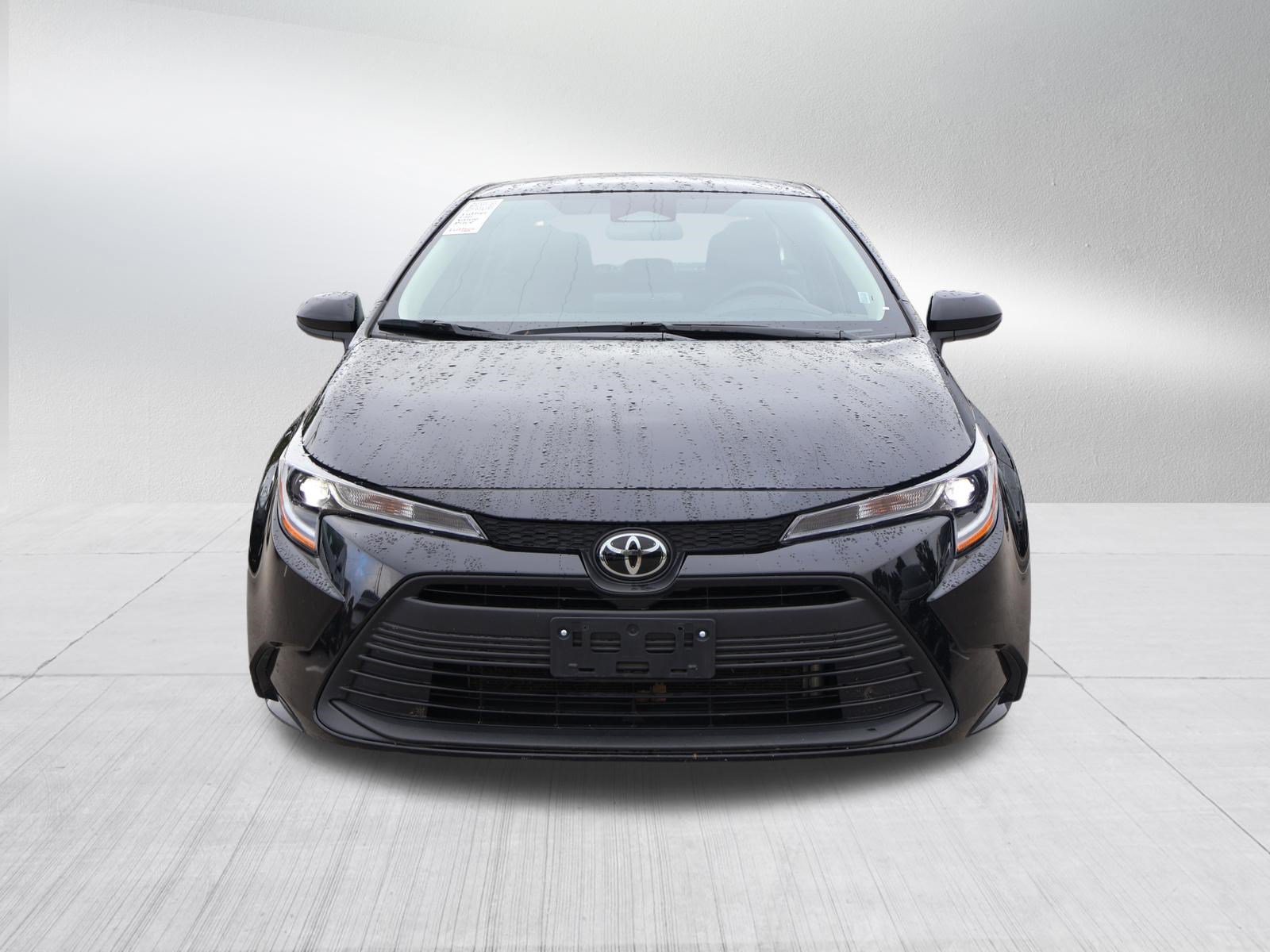 Used 2025 Toyota Corolla LE FWD image 2