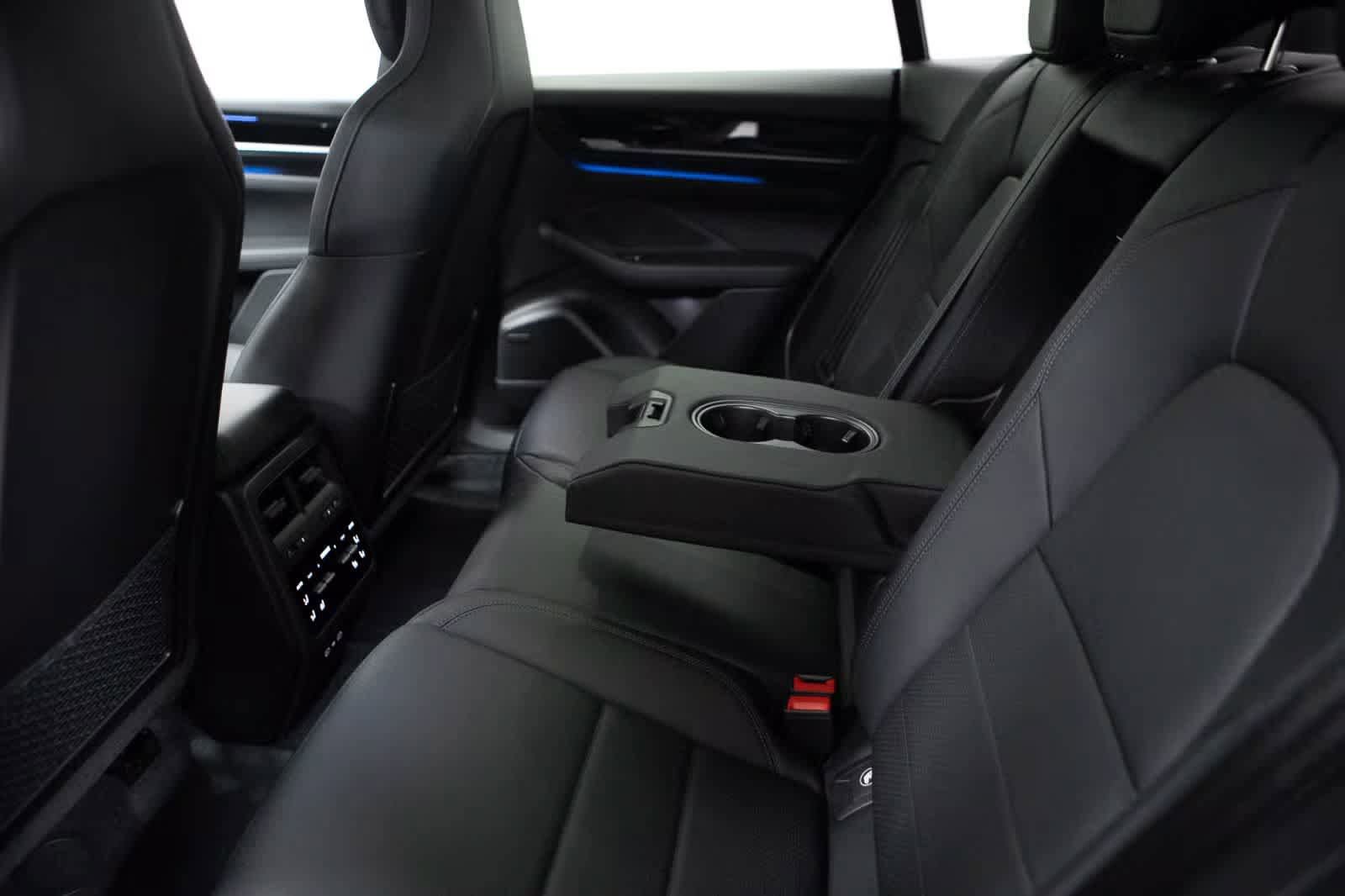 Certified 2025 Porsche Macan 4 Electric AWD/4WD image 36
