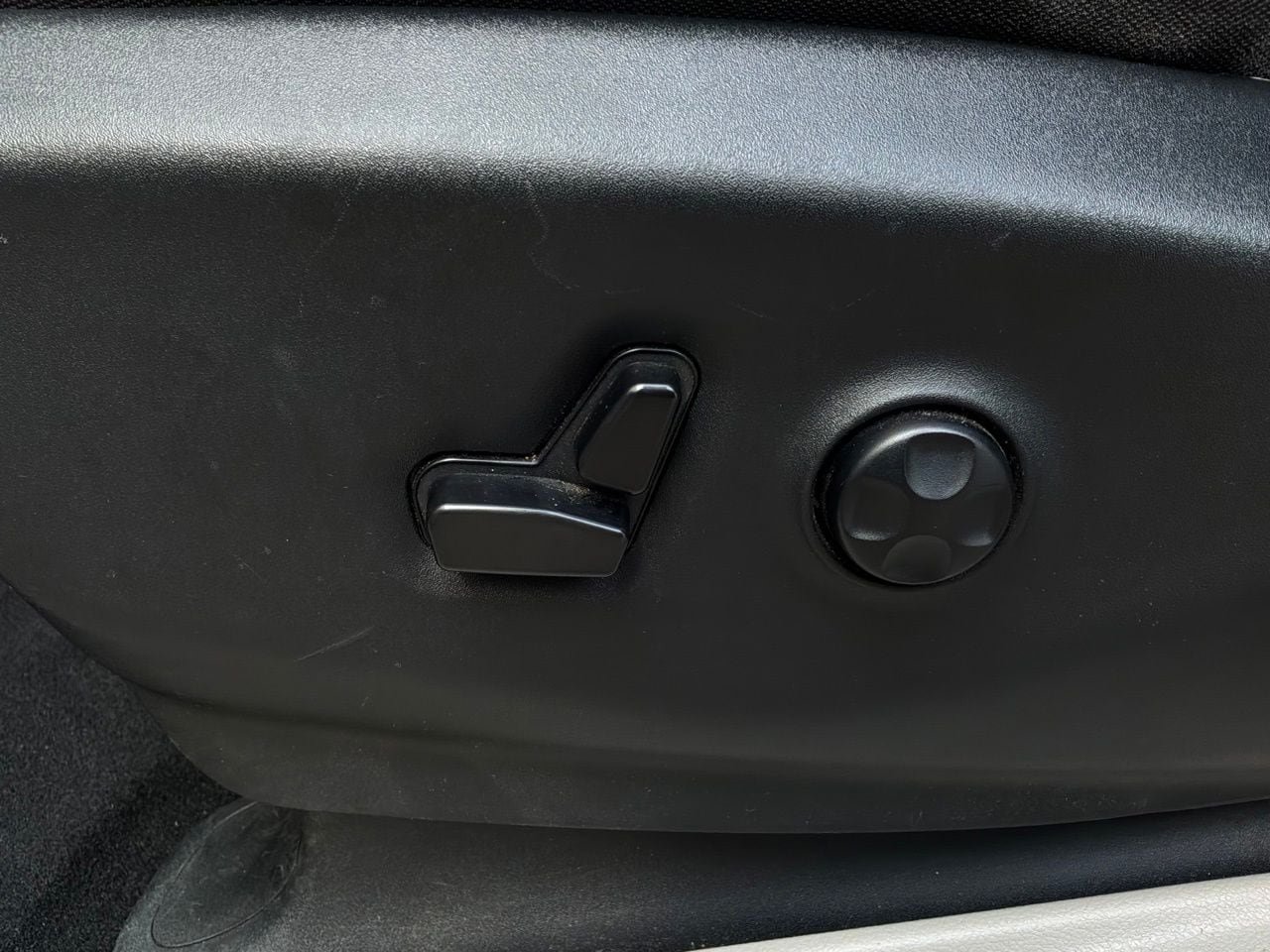 Used 2024 Chrysler Voyager LX FWD image 11