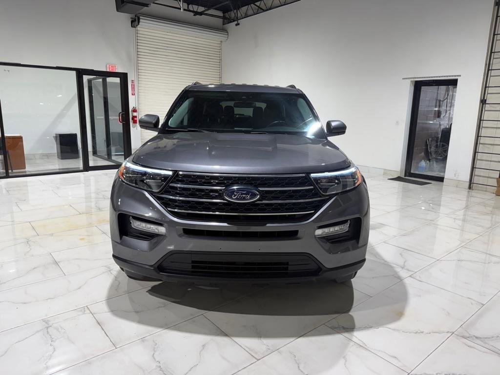 Used 2021 Ford Explorer XLT w/ Equipment Group 202A AWD/4WD image 3