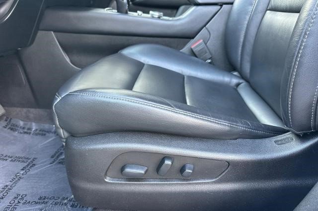 Certified 2023 Cadillac XT4 Luxury w/ Cold Weather Package FWD image 13