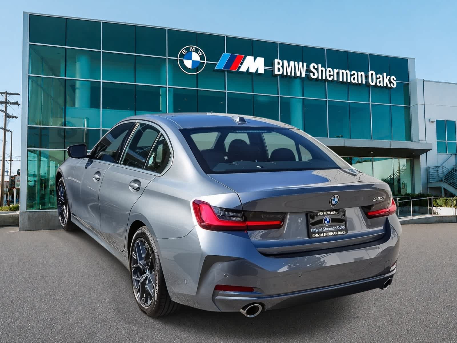 Used 2026 BMW 330i Sedan w/ Convenience Package RWD image 6