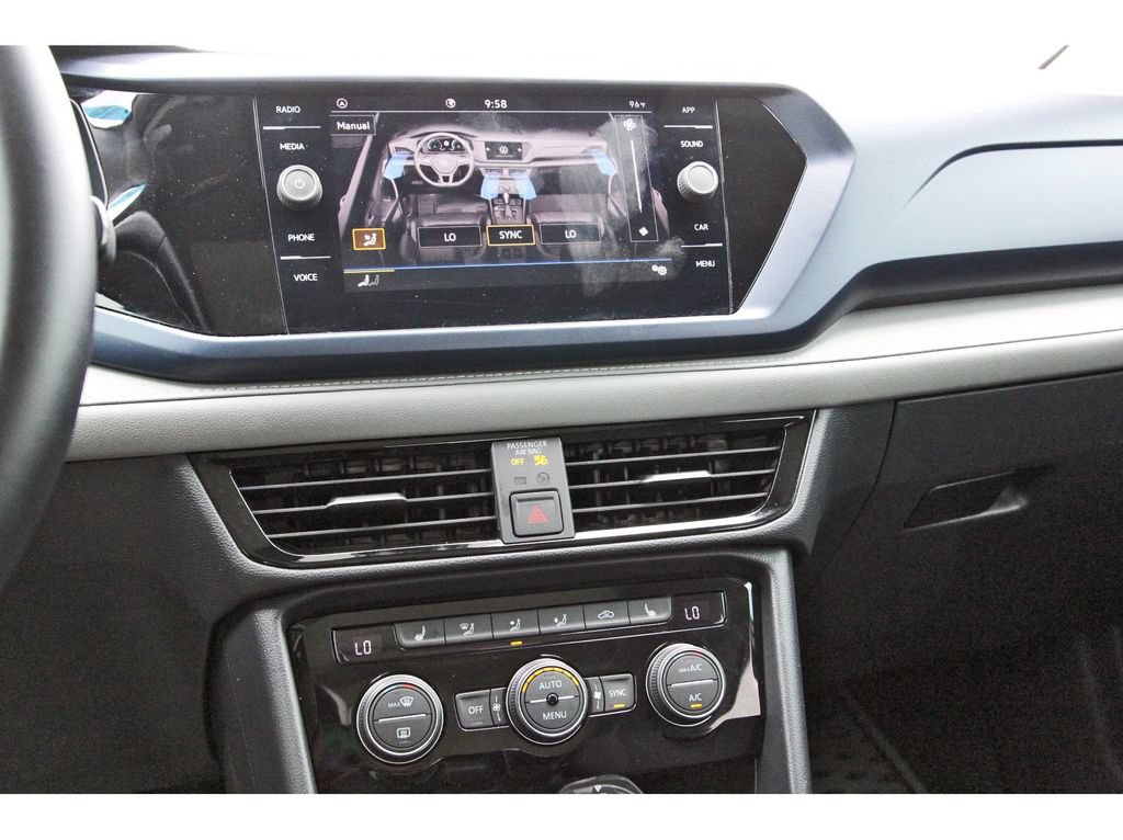 Used 2024 Volkswagen Taos SE w/ Panoramic Sunroof Package FWD image 28