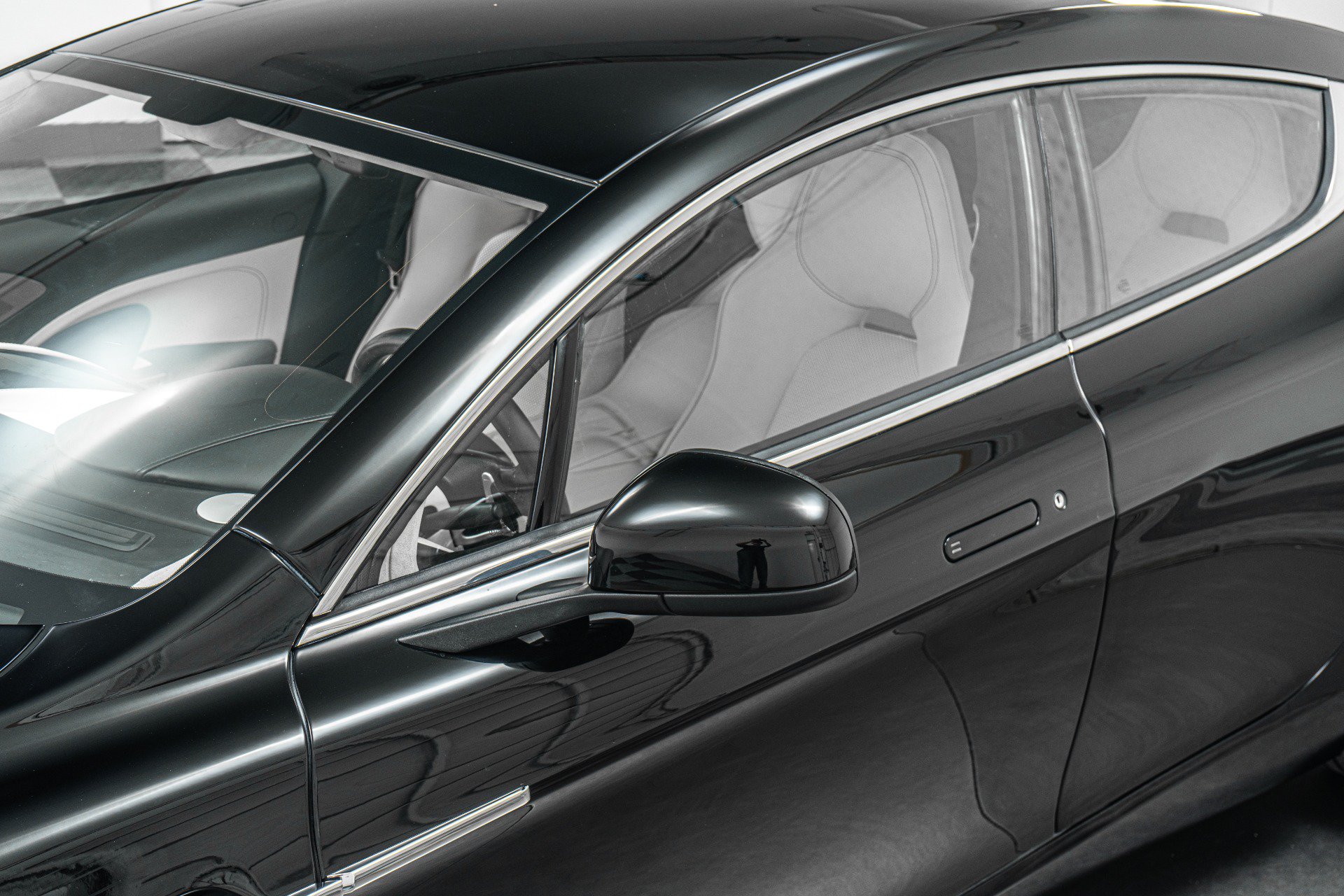 Used 2012 Aston Martin Rapide RWD image 36