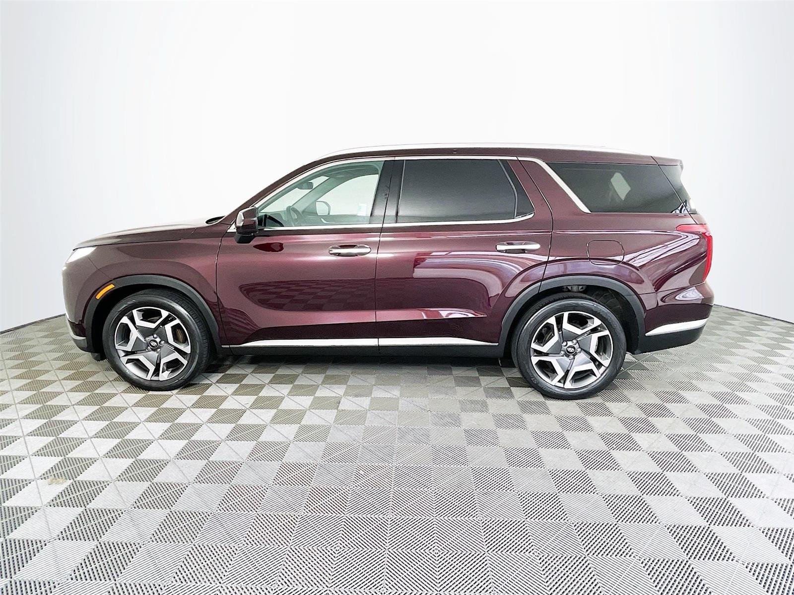 Certified 2023 Hyundai Palisade Limited w/ Cargo Package AWD/4WD image 4