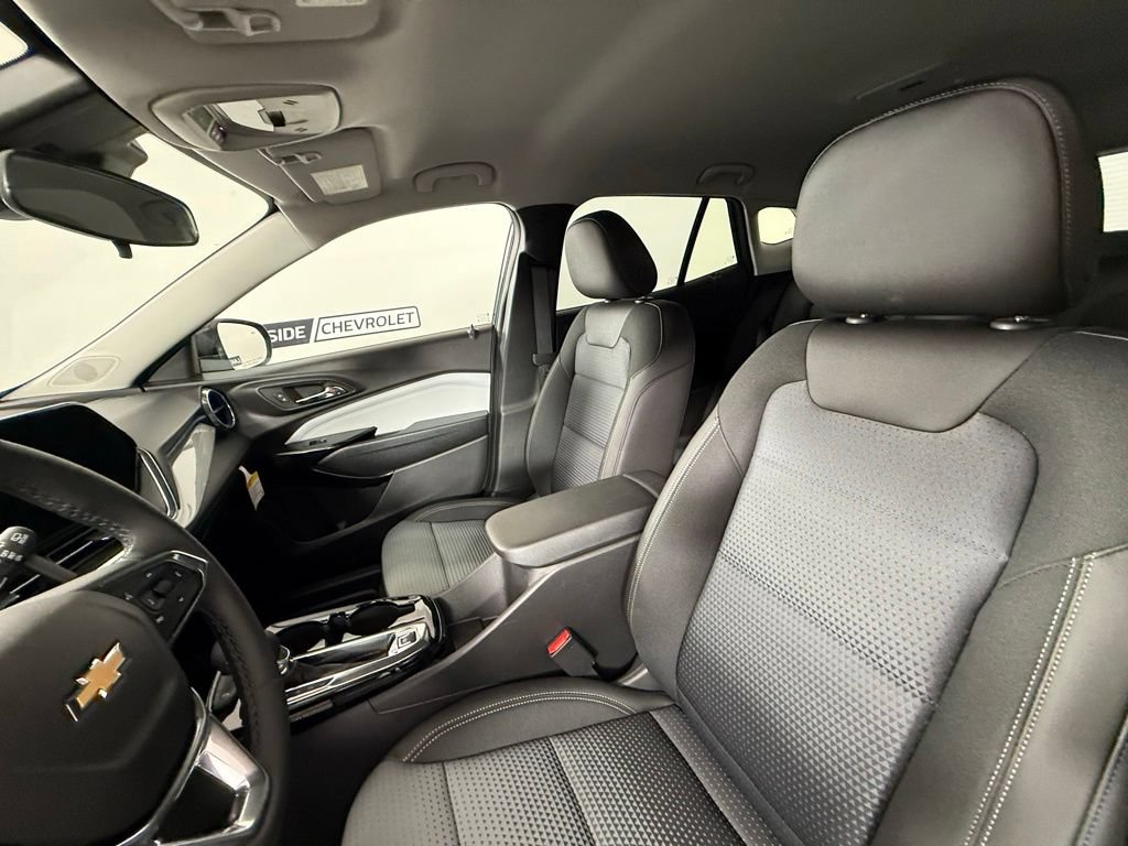 New 2026 Chevrolet Trax LT w/ Driver Confidence Package FWD image 29