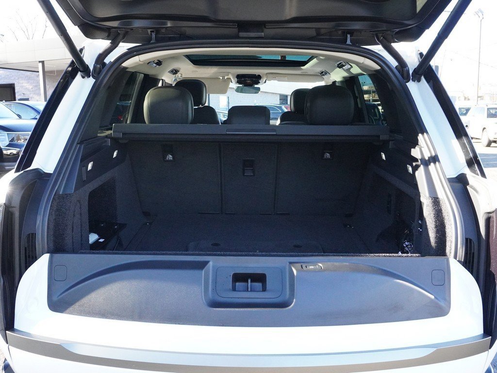 Used 2025 Land Rover Range Rover SE image 21