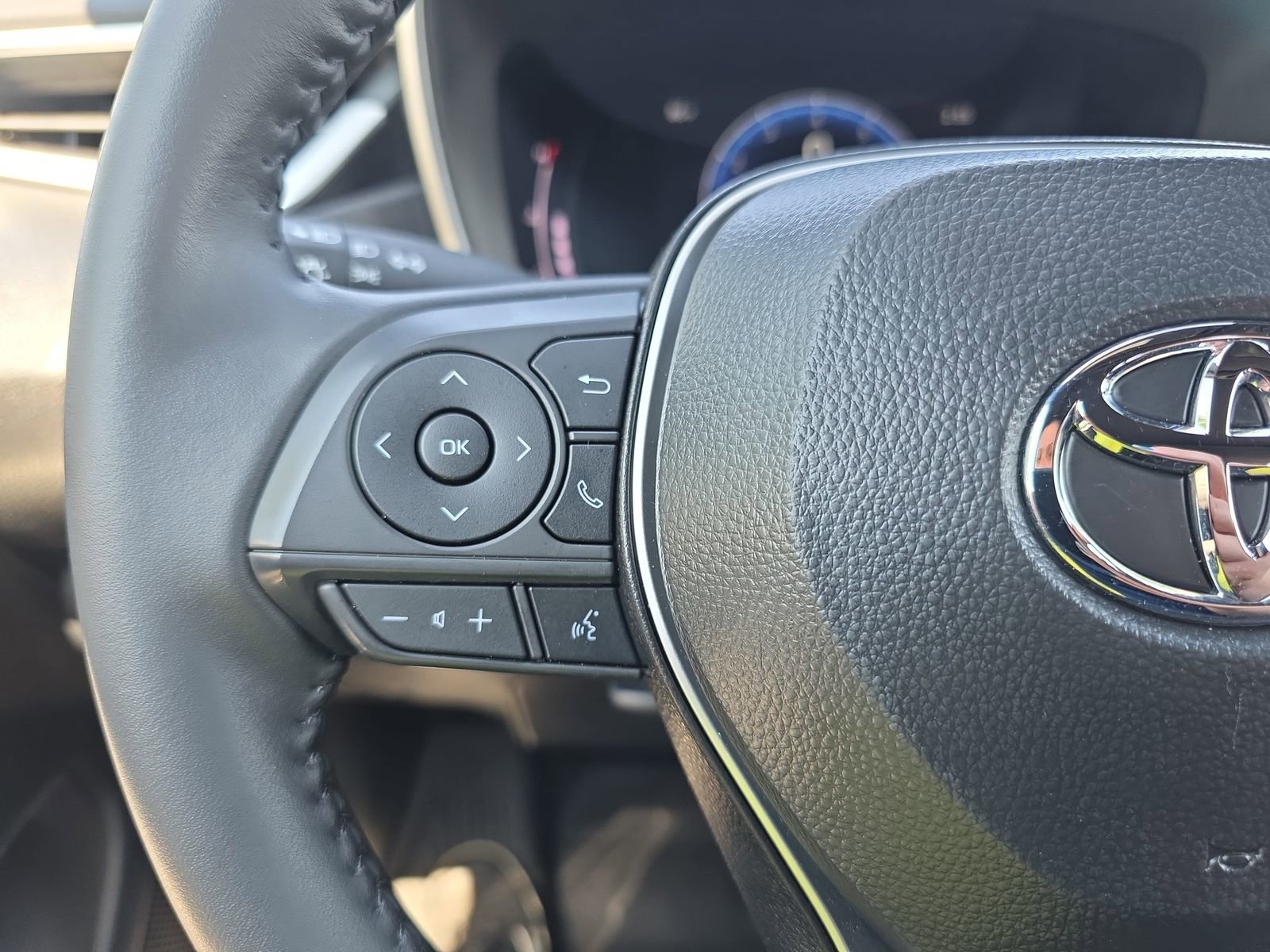 Used 2025 Toyota Corolla XSE FWD image 16