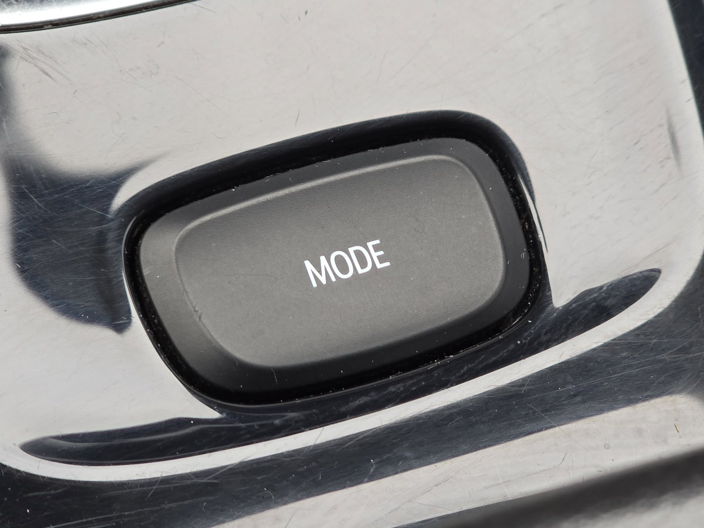 Used 2023 Buick Envision Essence image 9