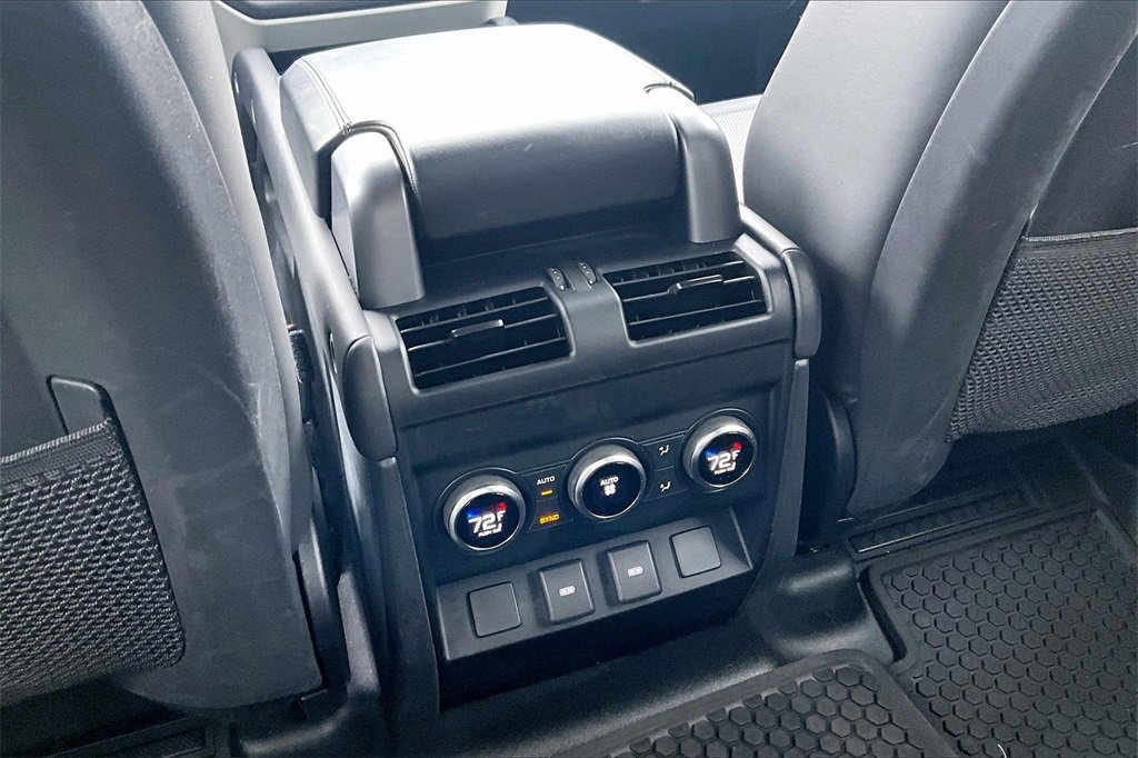 Used 2024 Land Rover Defender 110 SE image 31