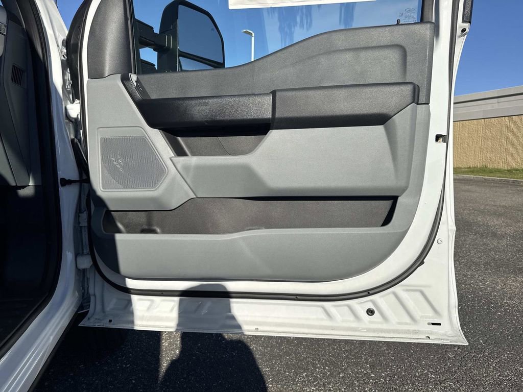 New 2026 Ford F250 XL w/ XL Chrome Package image 25