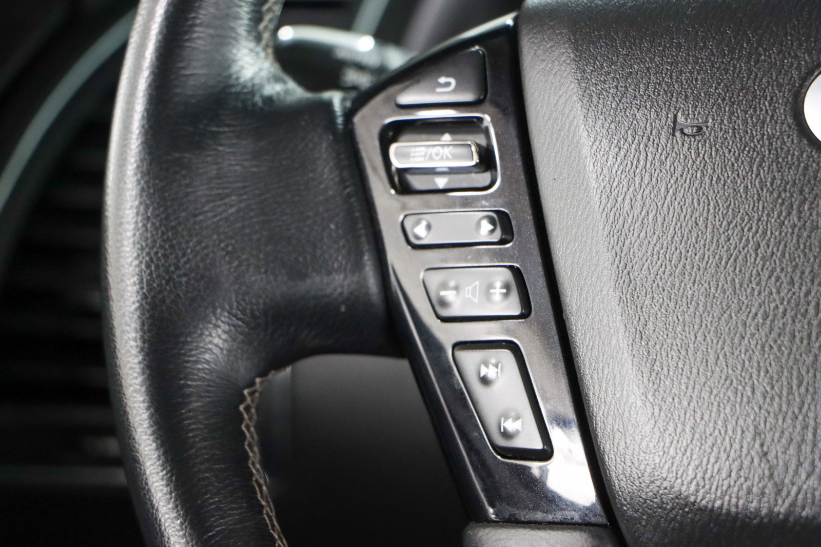 Used 2023 INFINITI QX80 Luxe w/ Cargo Package image 14