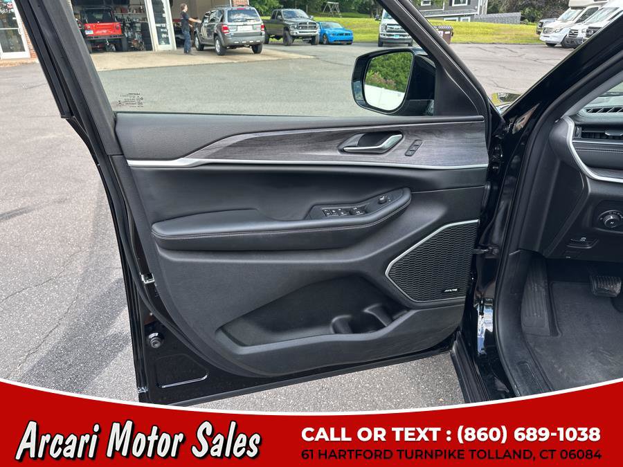 Used 2022 Jeep Grand Cherokee L Limited w/ Luxury Tech Group II image 14