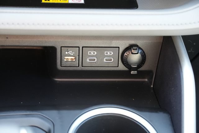 Used 2023 Toyota Highlander XLE FWD image 39