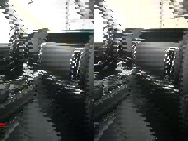 Used 2025 Ford Expedition Platinum image 5