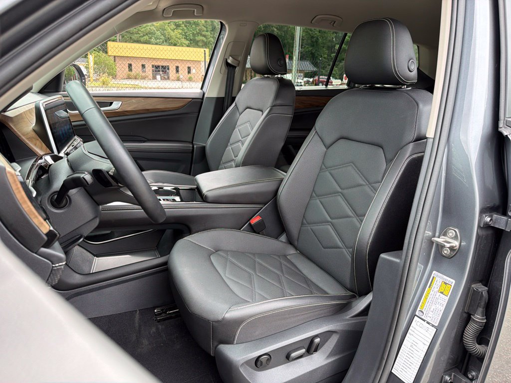 Used 2025 Volkswagen Atlas SE FWD image 18