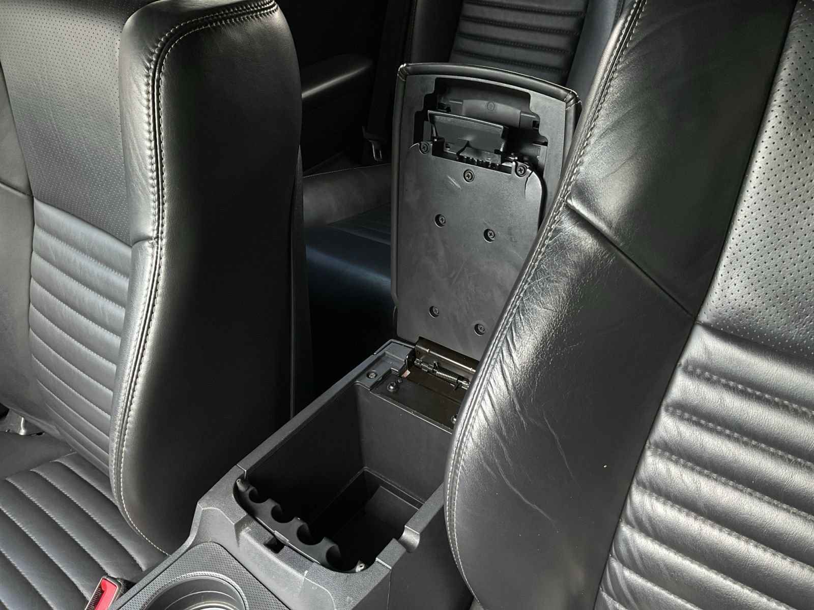 Used 2014 Dodge Challenger R/T Plus RWD image 35