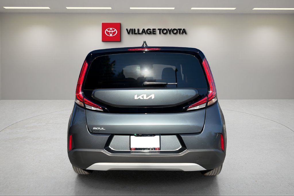 Used 2025 Kia Soul LX w/ LX Technology Package FWD image 4