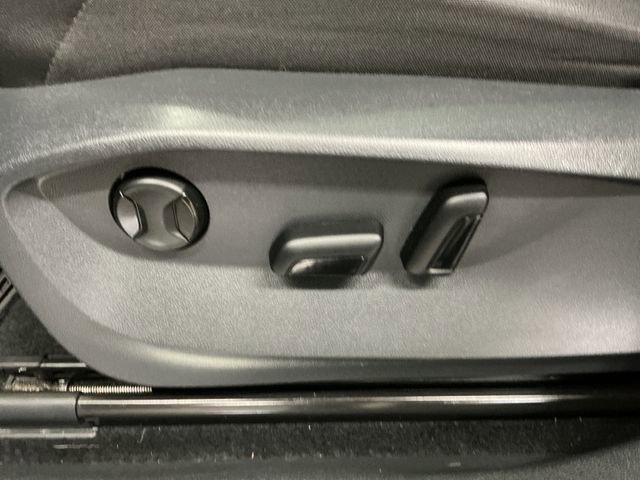 Used 2022 Volkswagen Tiguan SE R-Line image 38