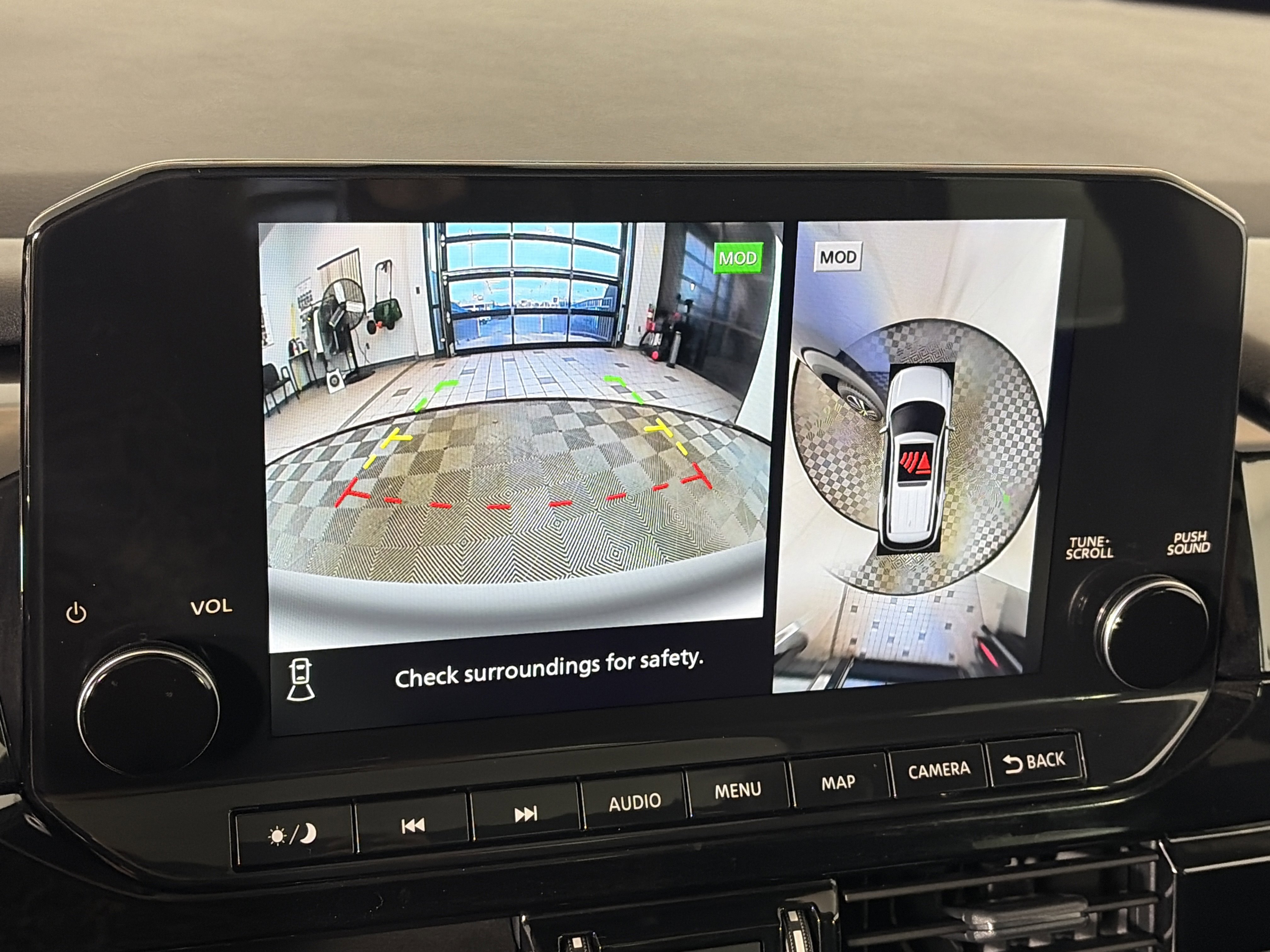 Used 2024 Nissan Pathfinder Platinum w/ Cargo Package image 24