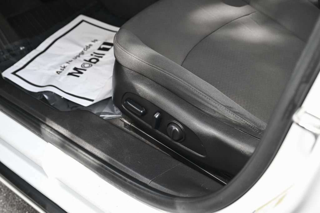 Used 2016 Chevrolet Malibu LT FWD image 14