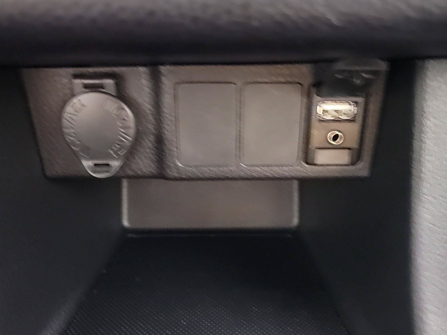 Used 2019 Toyota Corolla LE w/ Carpet Mat Package (TMS) FWD image 29