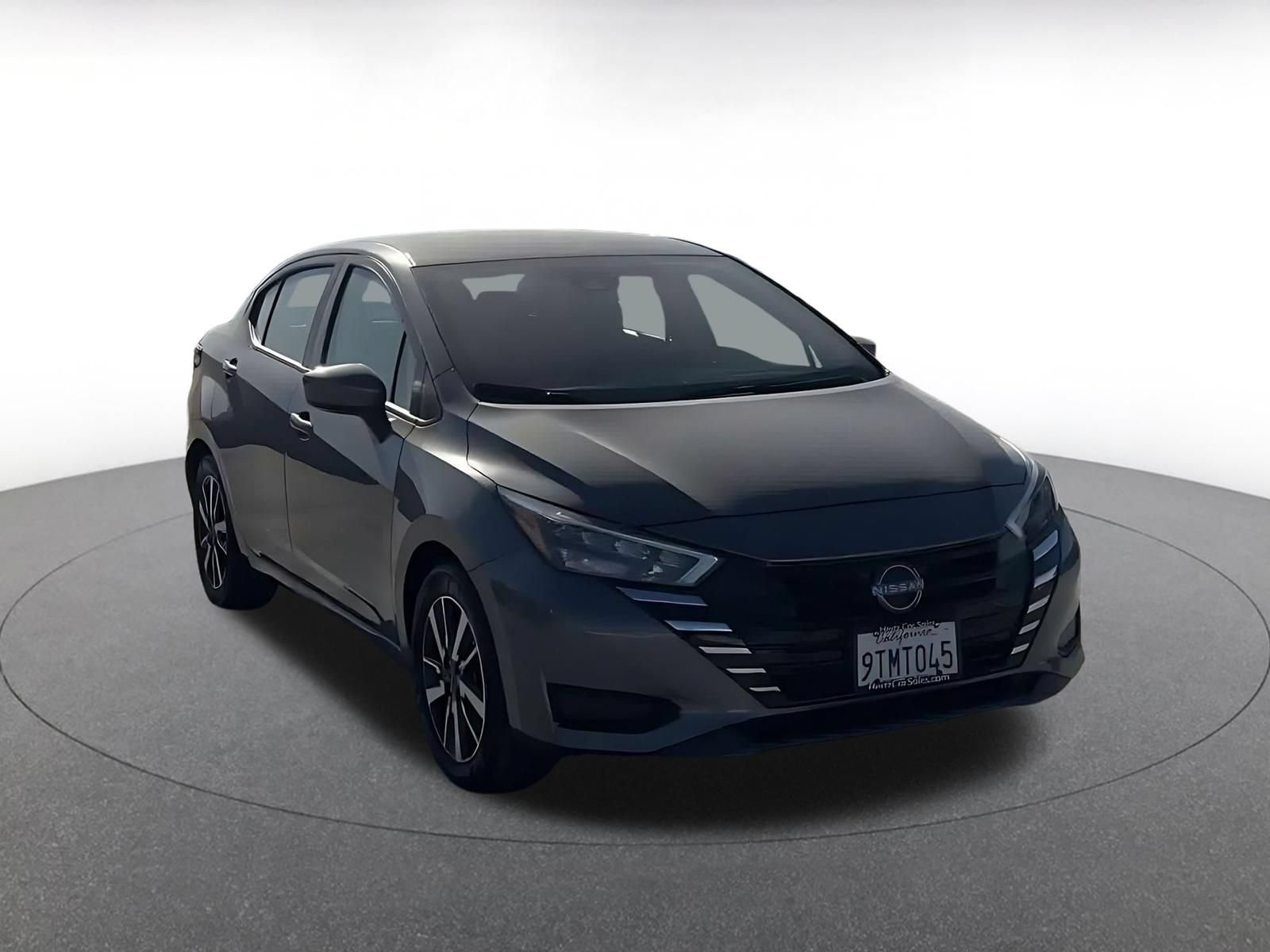 Used 2025 Nissan Versa SV FWD image 3