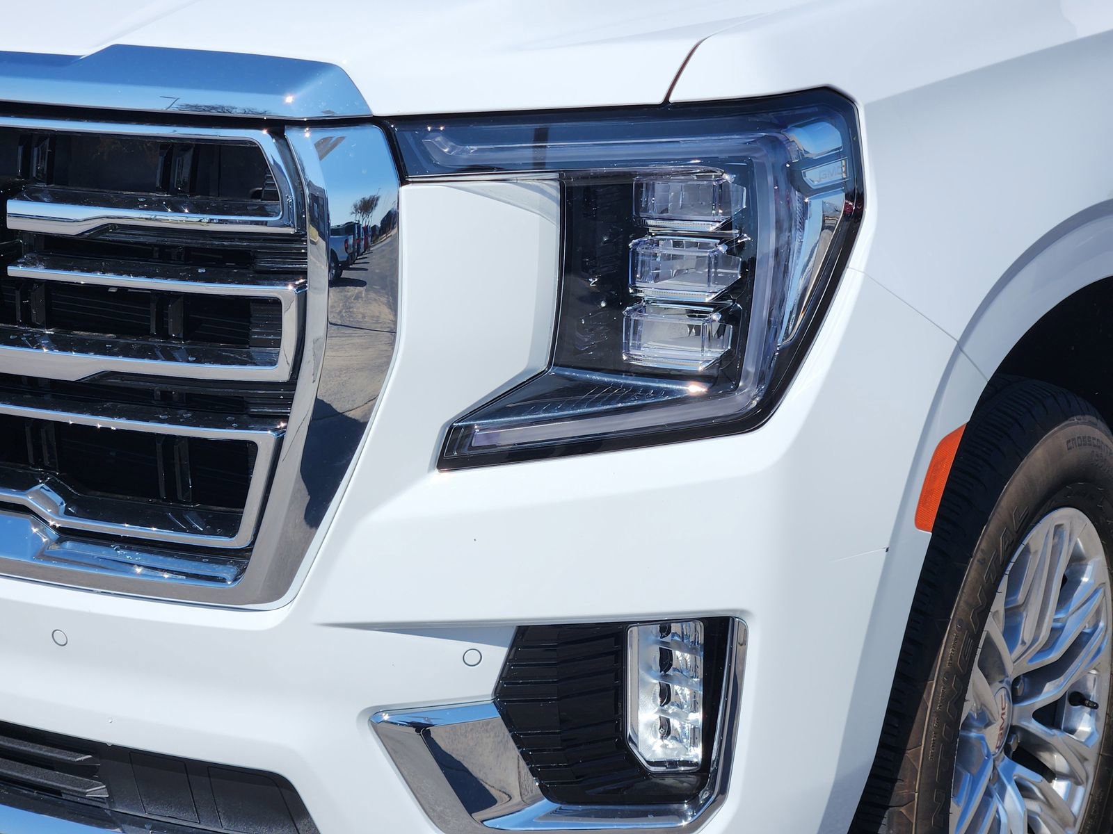 Used 2024 GMC Yukon SLT w/ SLT Premium Package image 11