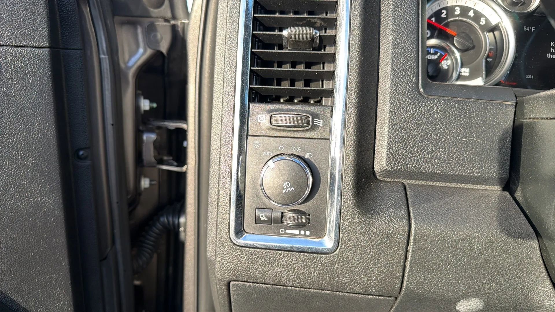 Used 2018 RAM 3500 Laramie image 98
