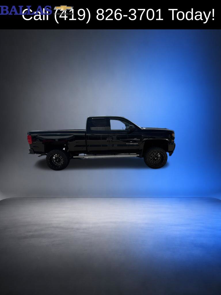 Used 2018 Chevrolet Silverado 1500 Custom w/ Custom Convenience Package AWD/4WD image 4