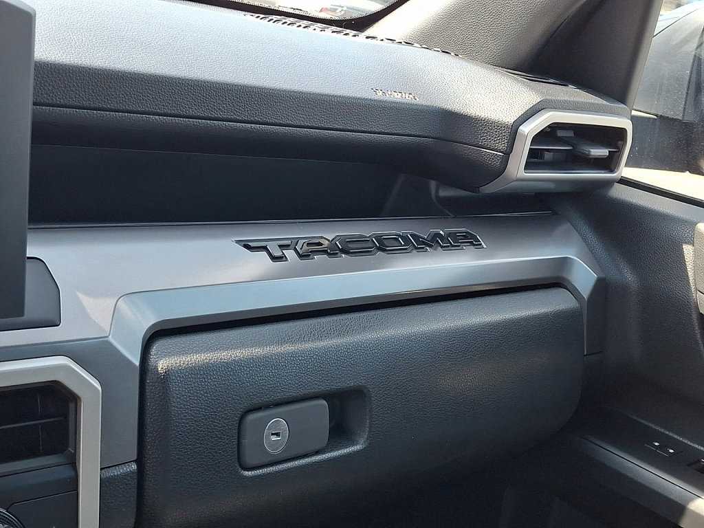 Used 2024 Toyota Tacoma TRD Off-Road AWD/4WD image 31