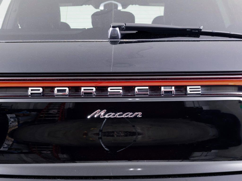 Used 2025 Porsche Macan image 14