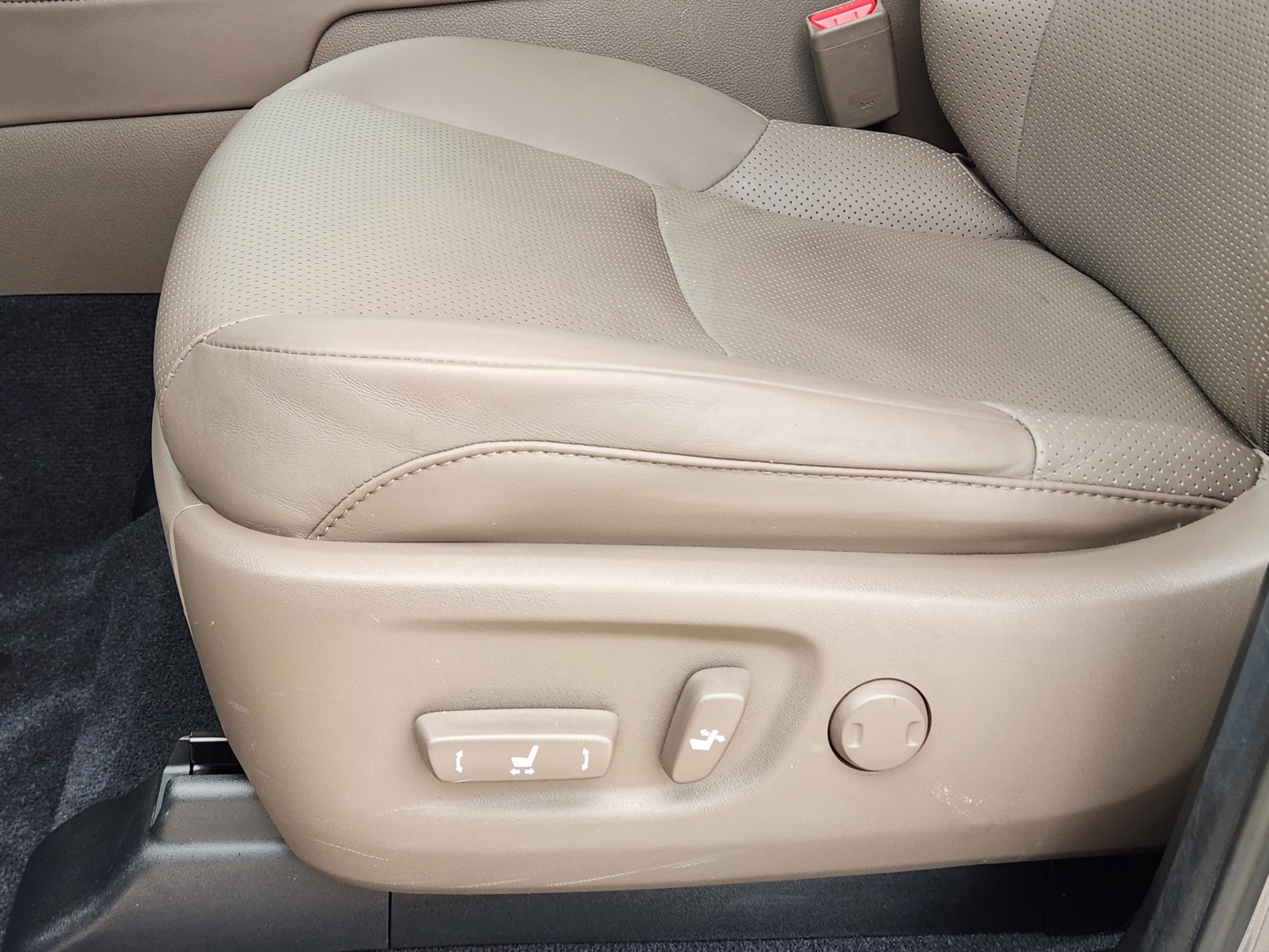 Used 2023 Lexus GX 460 Luxury w/ Accessory Package AWD/4WD image 22