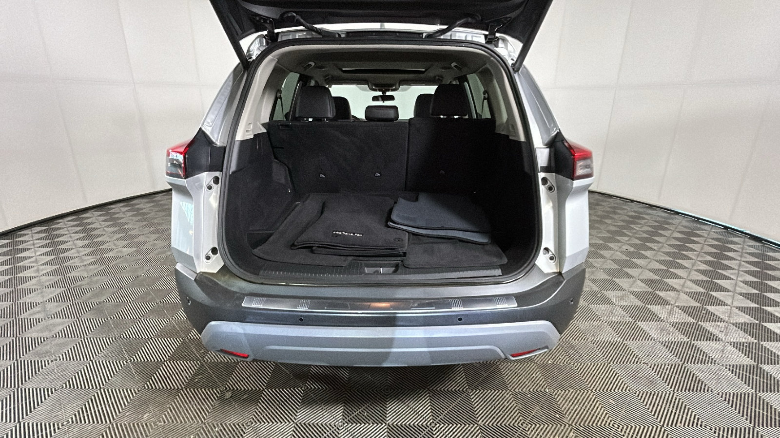 Used 2023 Nissan Rogue SV w/ SV Premium B Package AWD/4WD image 33