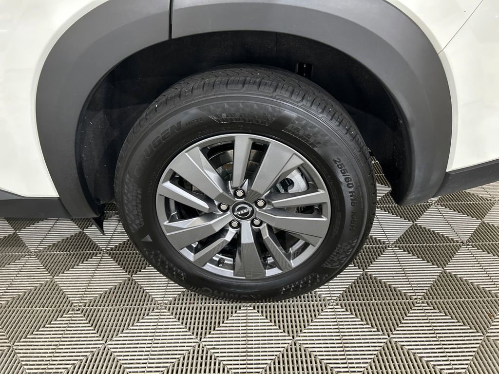 Used 2025 Nissan Pathfinder SV image 10