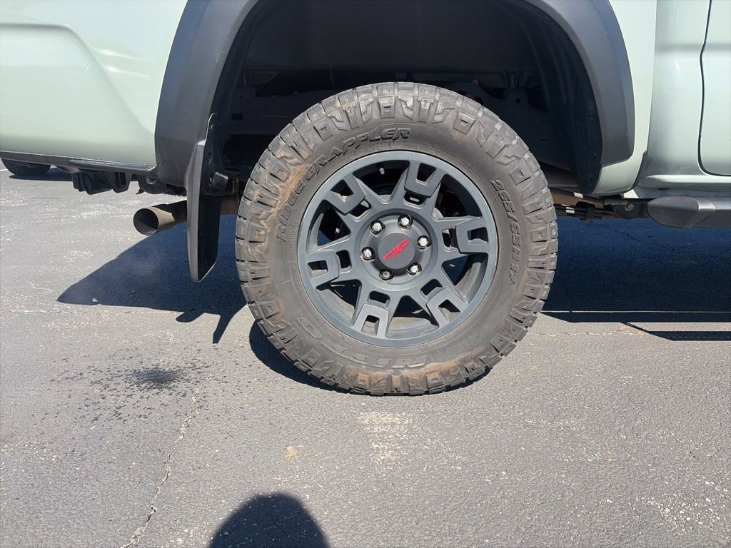 Used 2022 Toyota Tacoma TRD Off-Road image 9