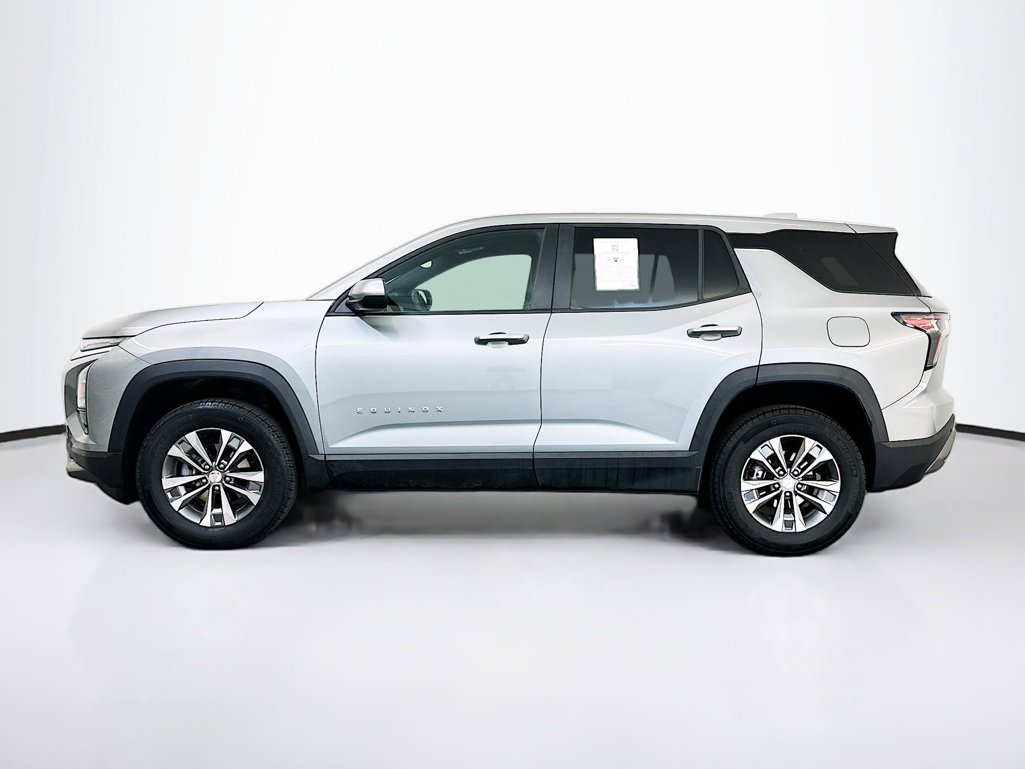 Used 2025 Chevrolet Equinox LT AWD/4WD image 4